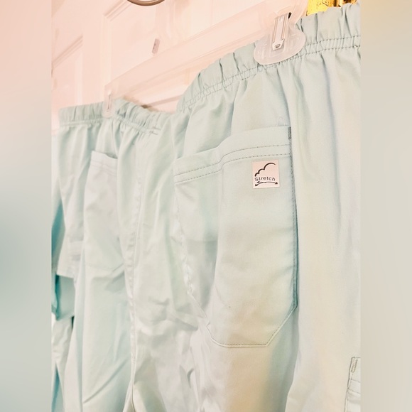 UA Butter-Soft Stretch Scrub Set - Picture 12 of 12